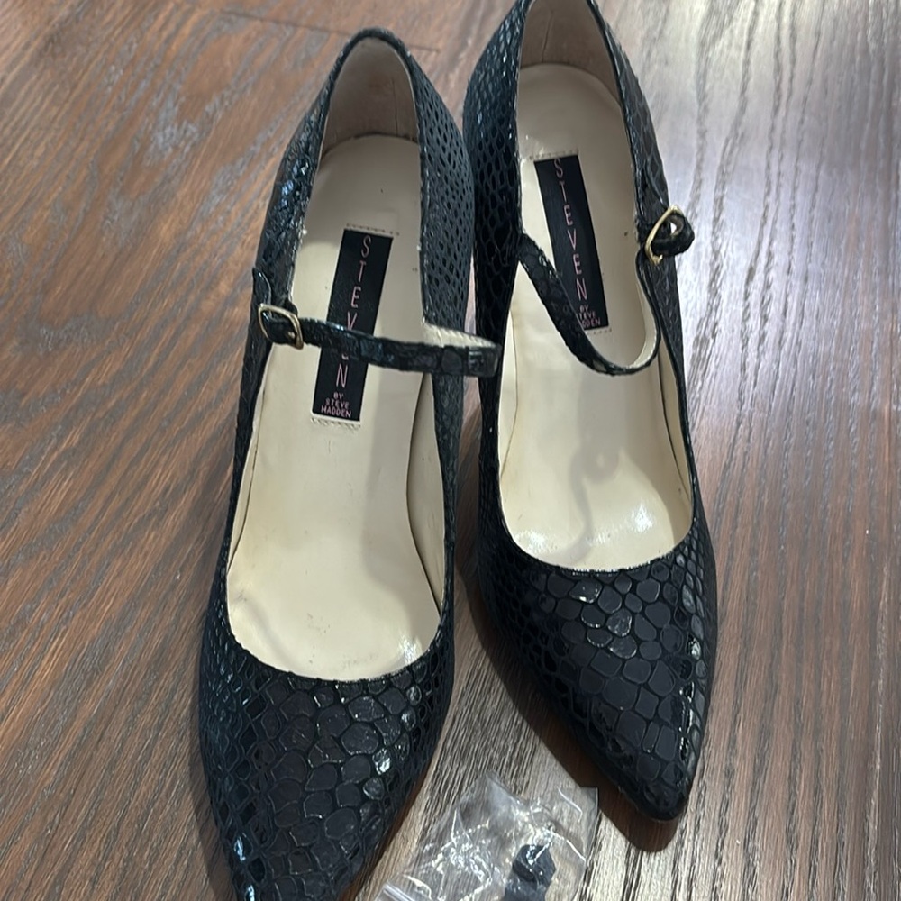 Mary Jane’s, Snake print, 3” heel. Worn a couple of times. Extra heel taps.